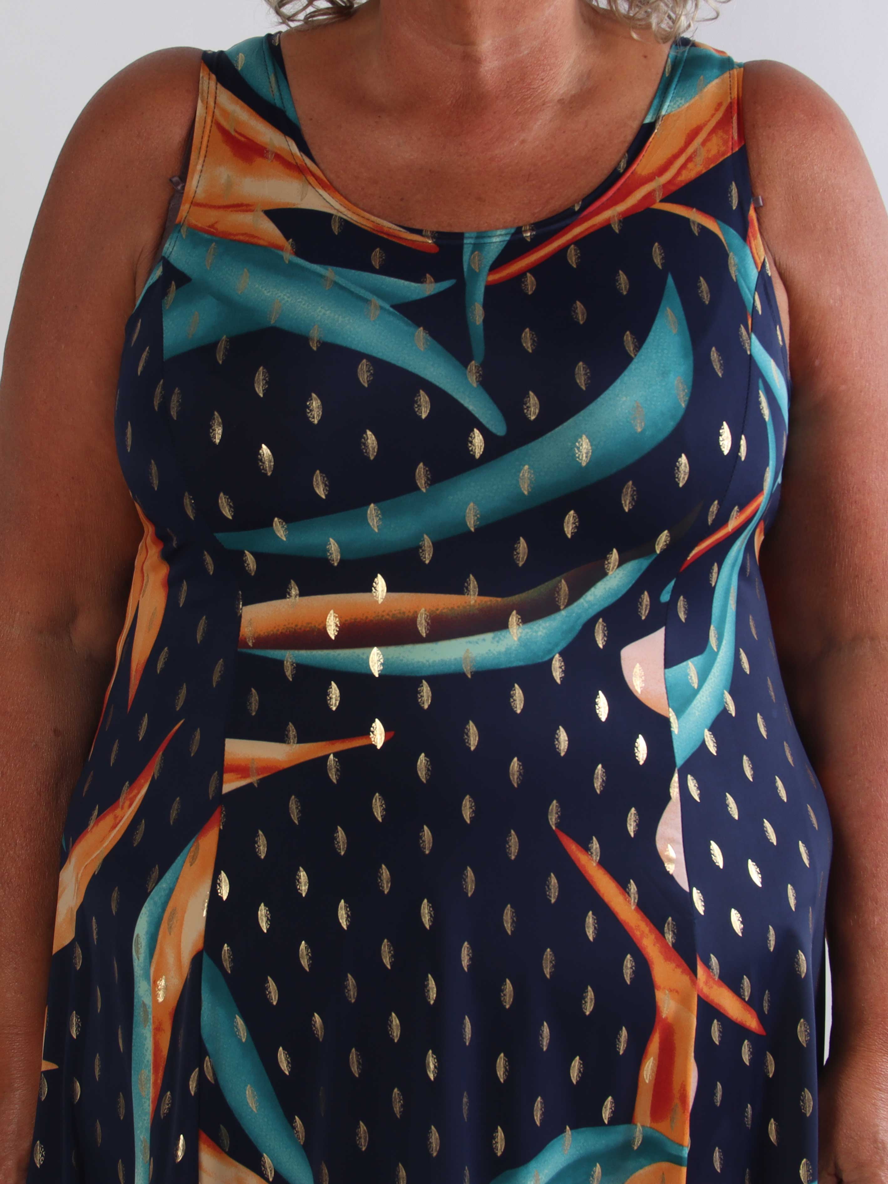 Maj Tropica - Elastisk mønstret plus size sommerkjole i a-facon